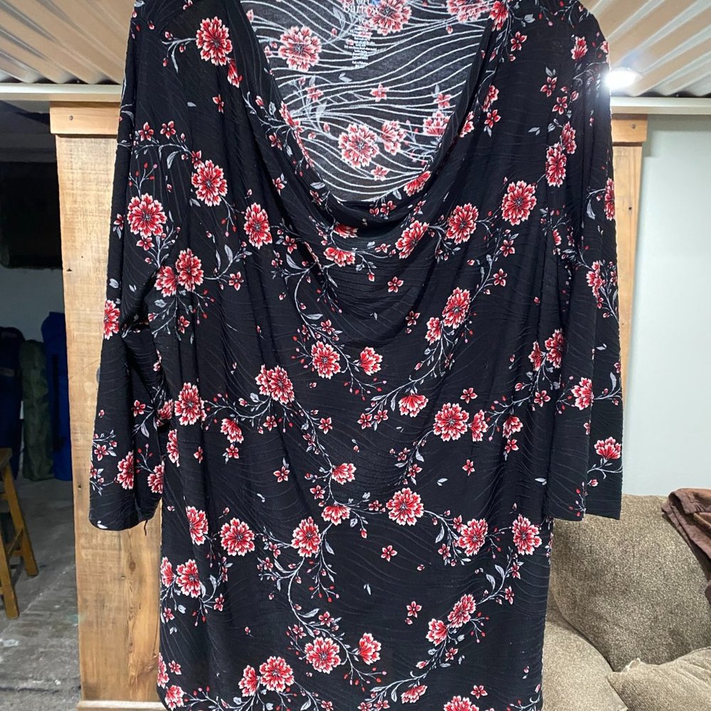 Croft & Barrow Cowneck Black Floral 3/4 Sleeve